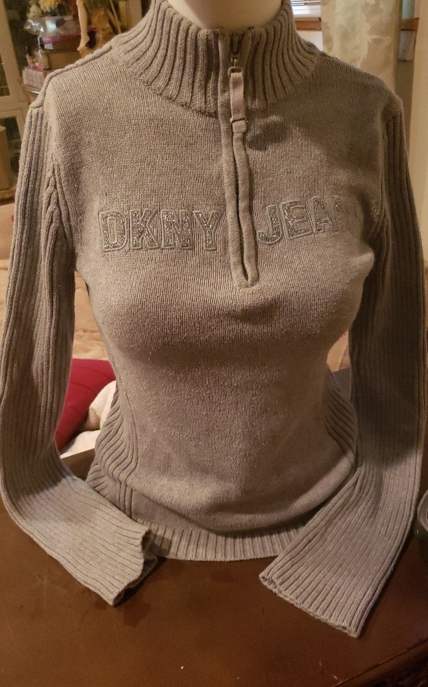 DKNY SWEATER